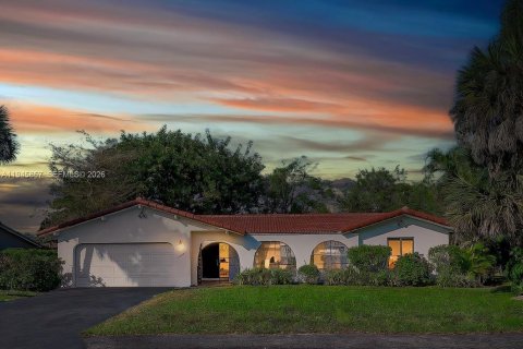 House in Coral Springs, Florida 4 bedrooms, 189.43 sq.m. № 2061246