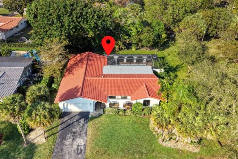 House in Coral Springs, Florida 4 bedrooms, 189.43 sq.m. № 2061246 - photo 3