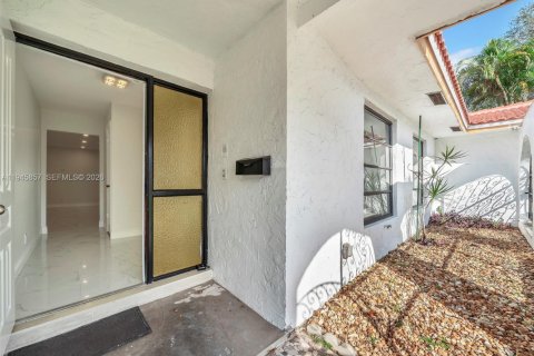 House in Coral Springs, Florida 4 bedrooms, 189.43 sq.m. № 2061246 - photo 7