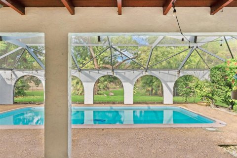 House in Coral Springs, Florida 4 bedrooms, 189.43 sq.m. № 2061246 - photo 21