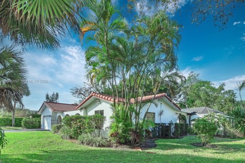 House in Coral Springs, Florida 4 bedrooms, 189.43 sq.m. № 2061246 - photo 5