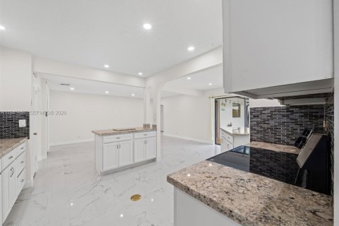 House in Coral Springs, Florida 4 bedrooms, 189.43 sq.m. № 2061246 - photo 30