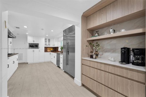 Casa en venta en Bal Harbour, Florida, 3 dormitorios, 349.68 m2 № 2082543 - foto 9