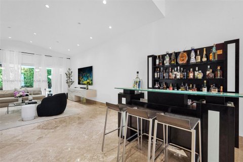Casa en venta en Bal Harbour, Florida, 3 dormitorios, 349.68 m2 № 2082543 - foto 20