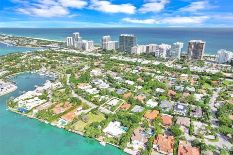 Casa en venta en Bal Harbour, Florida, 3 dormitorios, 349.68 m2 № 2082543 - foto 2