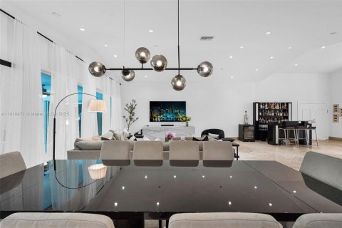 Casa en venta en Bal Harbour, Florida, 3 dormitorios, 349.68 m2 № 2082543 - foto 6
