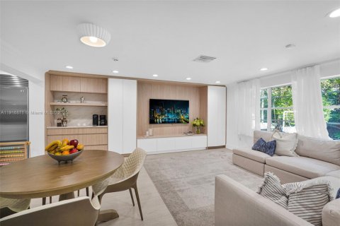 Casa en venta en Bal Harbour, Florida, 3 dormitorios, 349.68 m2 № 2082543 - foto 10