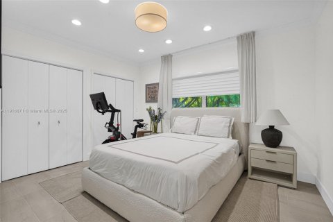 Casa en venta en Bal Harbour, Florida, 3 dormitorios, 349.68 m2 № 2082543 - foto 17