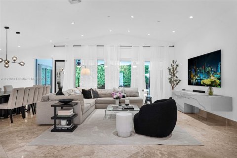 Casa en venta en Bal Harbour, Florida, 3 dormitorios, 349.68 m2 № 2082543 - foto 18