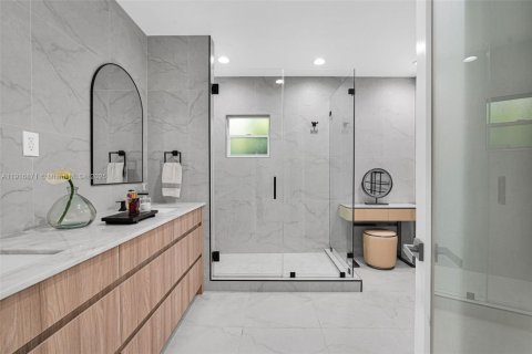 Casa en venta en Bal Harbour, Florida, 3 dormitorios, 349.68 m2 № 2082543 - foto 14