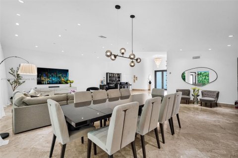 Casa en venta en Bal Harbour, Florida, 3 dormitorios, 349.68 m2 № 2082543 - foto 5