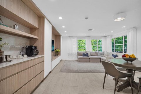 Casa en venta en Bal Harbour, Florida, 3 dormitorios, 349.68 m2 № 2082543 - foto 11
