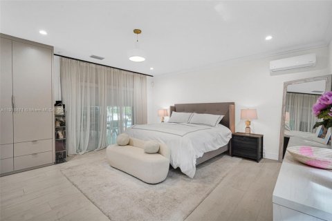 Casa en venta en Bal Harbour, Florida, 3 dormitorios, 349.68 m2 № 2082543 - foto 12