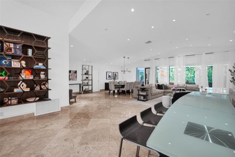 Casa en venta en Bal Harbour, Florida, 3 dormitorios, 349.68 m2 № 2082543 - foto 7