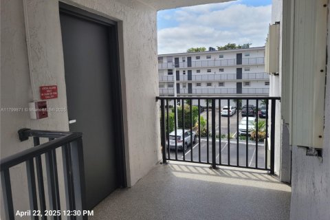 Condo in Miami, Florida, 2 bedrooms  № 1937953 - photo 7