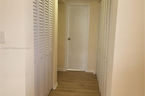 Купить кондоминиум в Майами, Флорида 2 спальни, 105.44м2, № 1937953 - фото 27