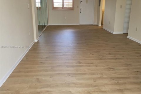 Condominio en venta en Miami, Florida, 2 dormitorios, 105.44 m2 № 1937953 - foto 11