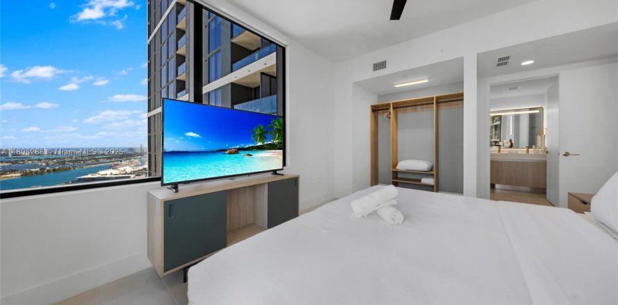 Кондоминиум с 2 спальнями в Майами, Флорида № 1949463