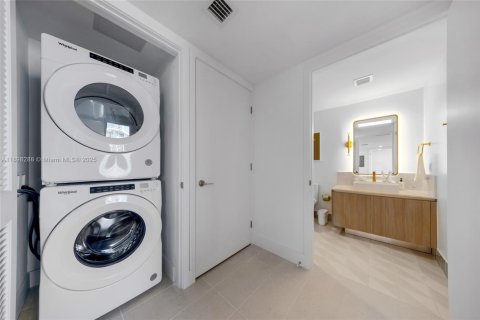 Купить кондоминиум в Майами, Флорида 2 спальни, 84.26м2, № 1949463 - фото 16