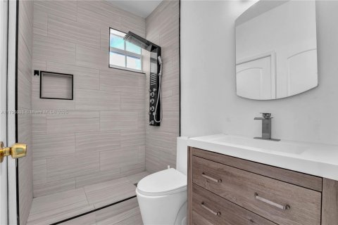 Townhouse in Hollywood, Florida 3 bedrooms, 146.79 sq.m. № 1715001 - photo 24