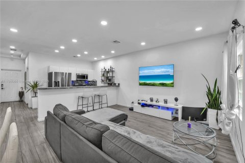 Townhouse in Hollywood, Florida 3 bedrooms, 146.79 sq.m. № 1715001 - photo 9