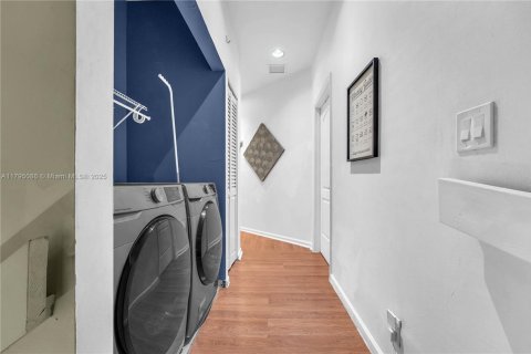 Townhouse in Hollywood, Florida 3 bedrooms, 146.79 sq.m. № 1715001 - photo 16
