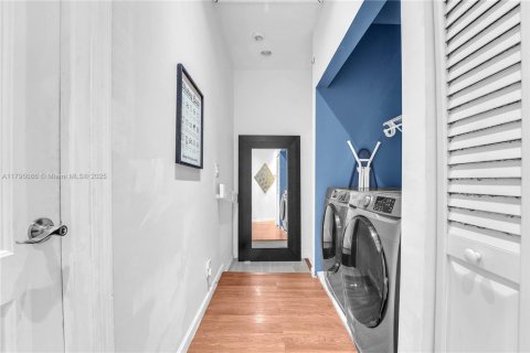 Townhouse in Hollywood, Florida 3 bedrooms, 146.79 sq.m. № 1715001 - photo 17