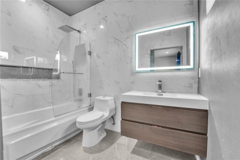 Townhouse in Hollywood, Florida 3 bedrooms, 146.79 sq.m. № 1715001 - photo 20