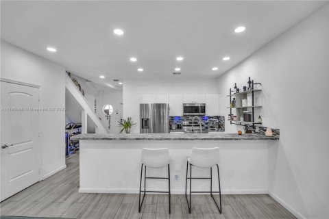 Townhouse in Hollywood, Florida 3 bedrooms, 146.79 sq.m. № 1715001 - photo 8