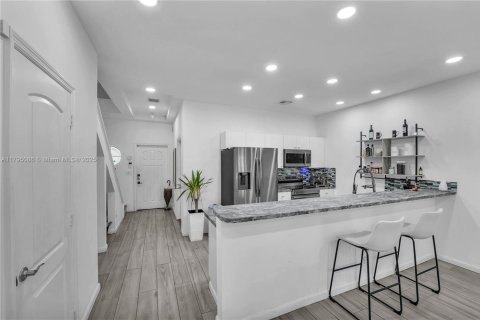 Townhouse in Hollywood, Florida 3 bedrooms, 146.79 sq.m. № 1715001 - photo 4