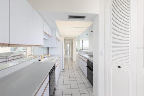 Купить кондоминиум в Сент-Пит-Бич, Флорида 5 комнат, 132.85м2, № 1630142 - фото 14
