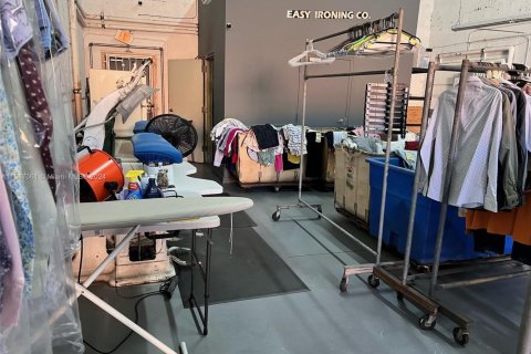 Commercial property in Hialeah, Florida № 1958131 - photo 4