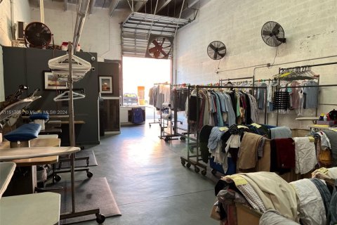 Commercial property in Hialeah, Florida № 1958131 - photo 5