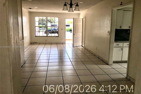 Immobilier commercial à vendre à Hialeah, Floride: 400.59 m2 № 2084510 - photo 7