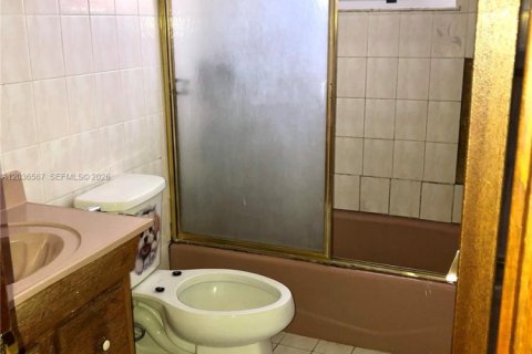 Immobilier commercial à vendre à Hialeah, Floride: 400.59 m2 № 2084510 - photo 19