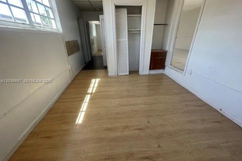 Immobilier commercial à vendre à Hialeah, Floride: 400.59 m2 № 2084510 - photo 8