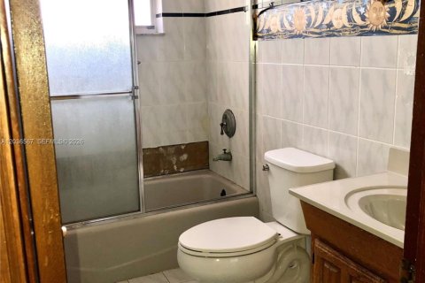Immobilier commercial à vendre à Hialeah, Floride: 400.59 m2 № 2084510 - photo 18