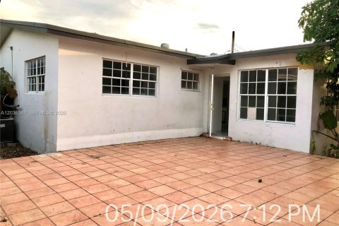 Immobilier commercial à vendre à Hialeah, Floride: 400.59 m2 № 2084510 - photo 5