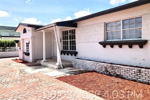 Immobilier commercial à vendre à Hialeah, Floride: 400.59 m2 № 2084510 - photo 3