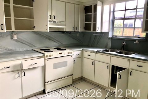 Immobilier commercial à vendre à Hialeah, Floride: 400.59 m2 № 2084510 - photo 9