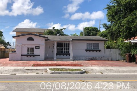 Immobilier commercial à Hialeah, Floride 400.59 m2 № 2084510