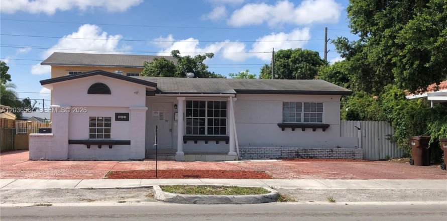 Immobilier commercial à Hialeah, Floride 400.59 m2 № 2084510