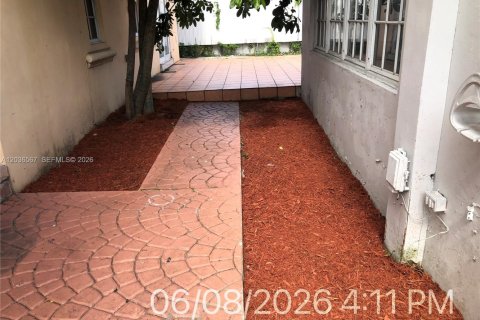 Immobilier commercial à vendre à Hialeah, Floride: 400.59 m2 № 2084510 - photo 13