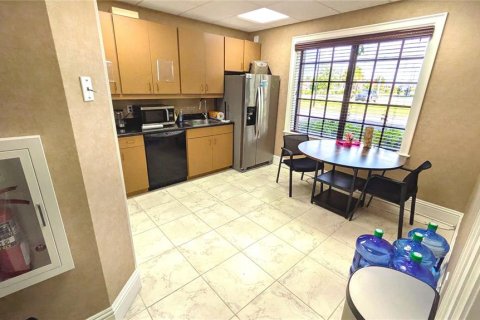 Immobilier commercial à louer à Osprey, Floride: 812.34 m2 № 2384001 - photo 8