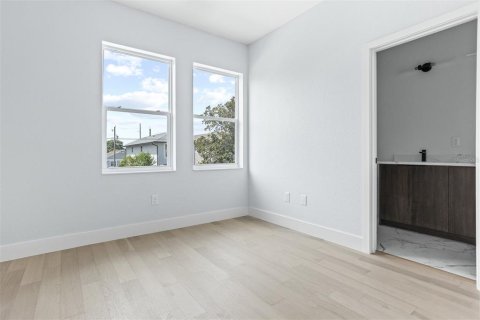 Townhouse in Tampa, Florida 3 bedrooms, 202.06 sq.m. № 1837986 - photo 25