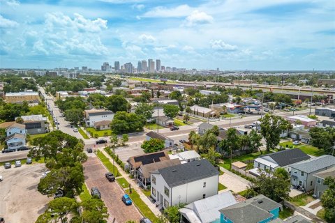 Townhouse in Tampa, Florida 3 bedrooms, 202.06 sq.m. № 1837986 - photo 3