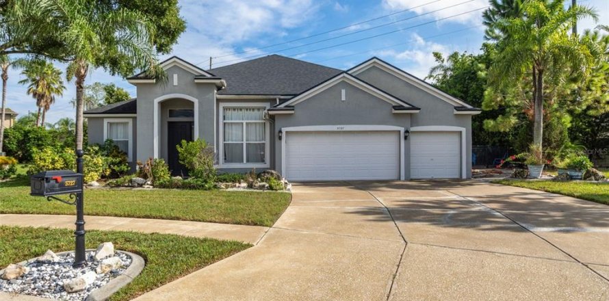Villa ou maison à Land O' Lakes, Floride 5 chambres, 236.53 m2 № 2413904