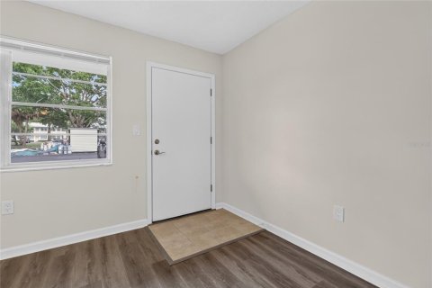 Condo in Saint Petersburg, Florida, 2 bedrooms  № 2217766 - photo 5