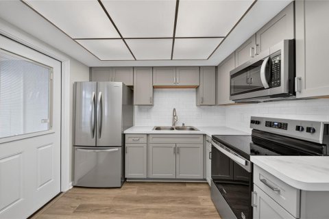 Condo in Saint Petersburg, Florida, 2 bedrooms  № 2217766 - photo 18