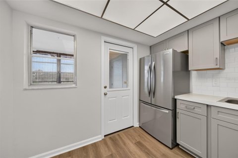 Condo in Saint Petersburg, Florida, 2 bedrooms  № 2217766 - photo 21
